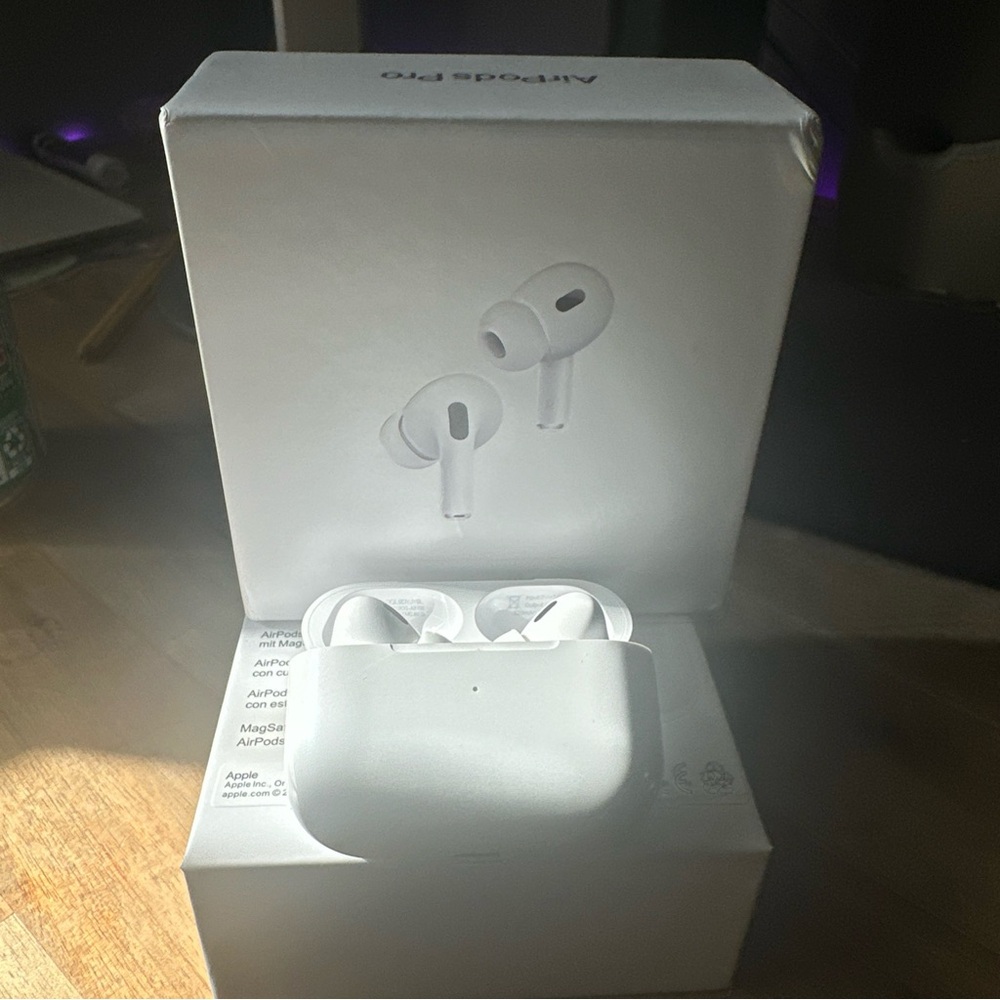 Apple AirPods Pro with White Charging Case